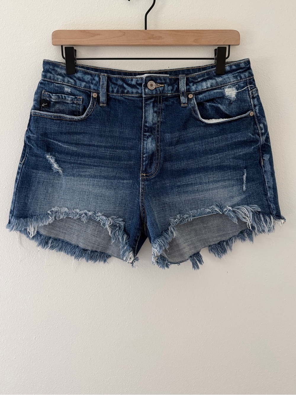 KanCan Estilo High Waisted Medium Wash Frayed Hem Jean Shorts size 11 (29)